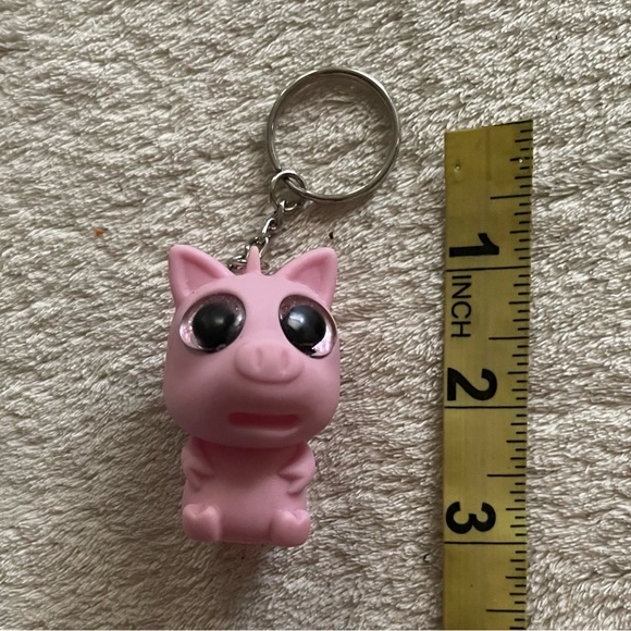 Pig stress relief and fidget keychain - Picture 3 of 4